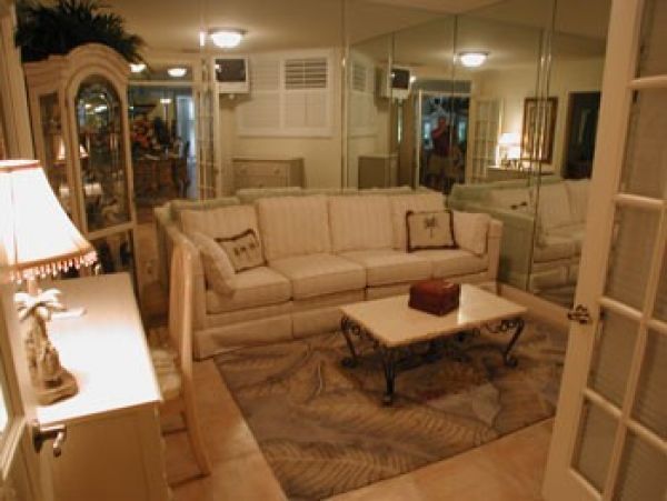 Elegant Old Naples Condo: Steps to Beach, Pool and Entertainment