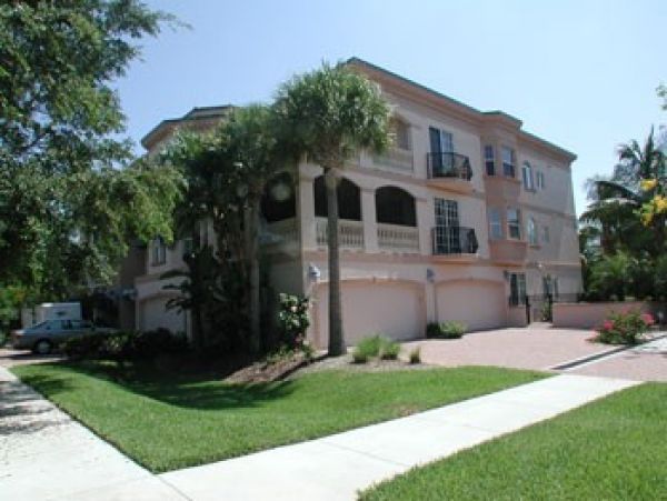 Elegant Old Naples Condo: Steps to Beach, Pool and Entertainment
