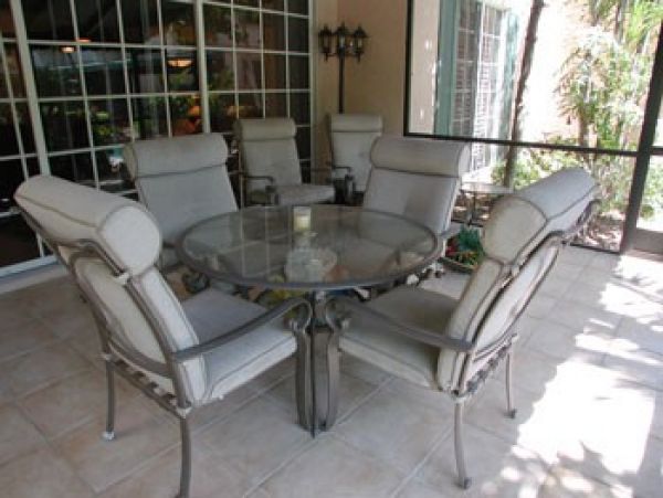 Elegant Old Naples Condo: Steps to Beach, Pool and Entertainment