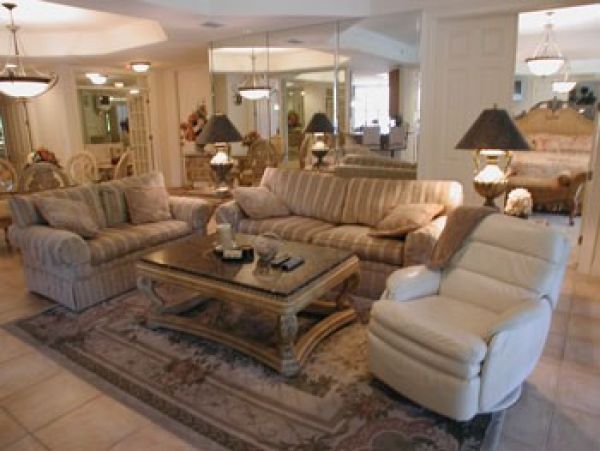 Elegant Old Naples Condo: Steps to Beach, Pool and Entertainment