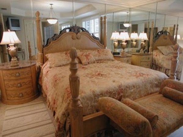 Elegant Old Naples Condo: Steps to Beach, Pool and Entertainment