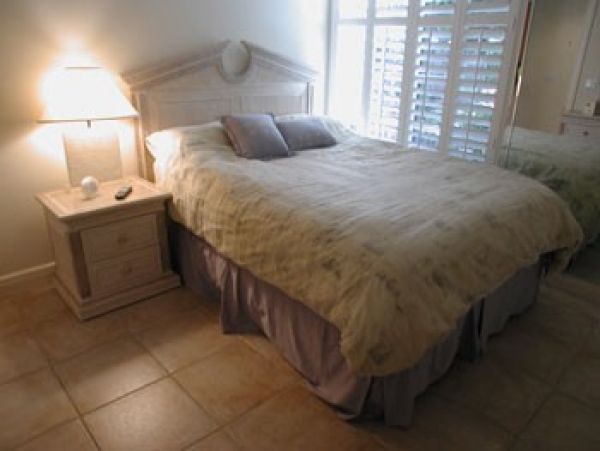 Elegant Old Naples Condo: Steps to Beach, Pool and Entertainment