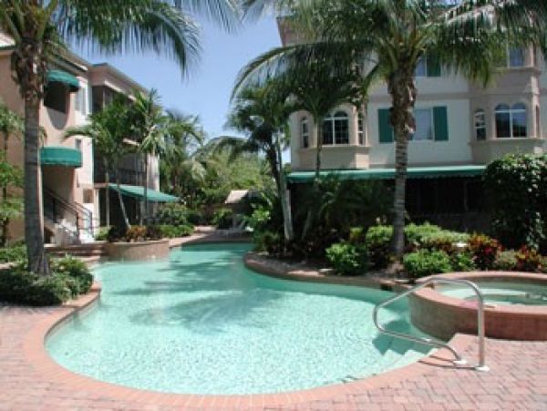 Elegant Old Naples Condo: Steps to Beach, Pool and Entertainment