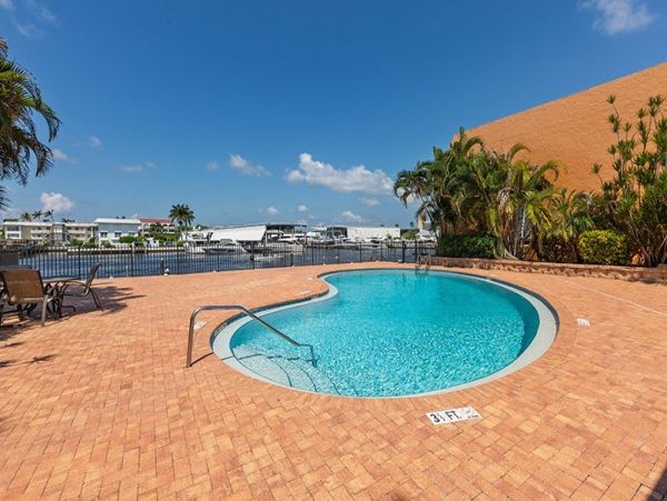 Magnific Townhome with 2 Bedroom in Naples