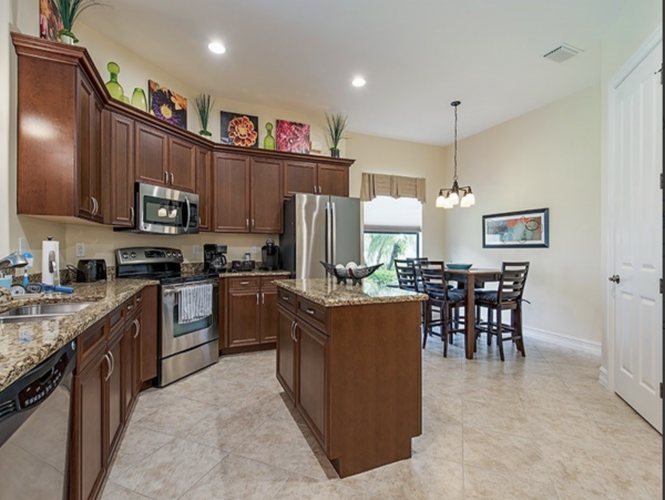 Stunning Two/ Three  Bedroom Pool Vacation Home Naples