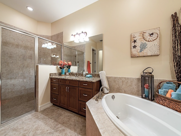 Stunning Two/ Three  Bedroom Pool Vacation Home Naples
