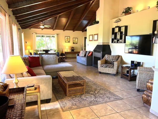 Lovely Three Bedroom Vacation Home in Kaanapali with Shared Pool