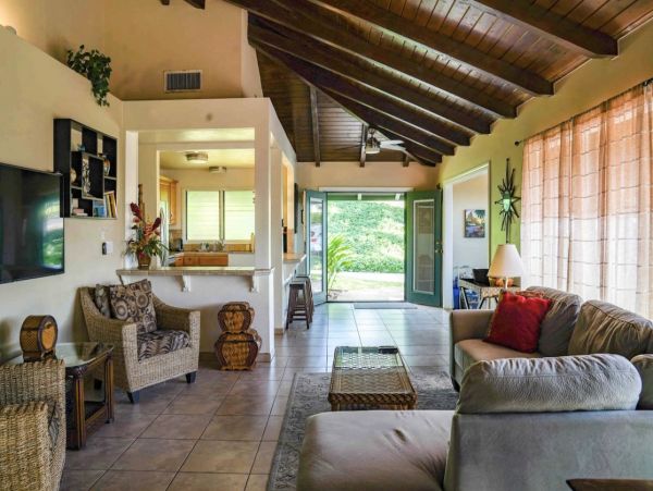 Lovely Three Bedroom Vacation Home in Kaanapali with Shared Pool