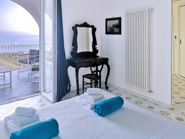 Ocean Views Sorrento Vacation Home Six Bedrooms