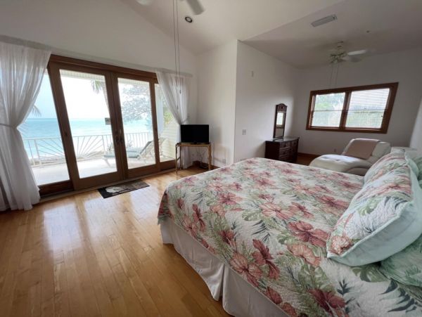 Oceanfront Vacation Home in Manasota Key Sleeps 6