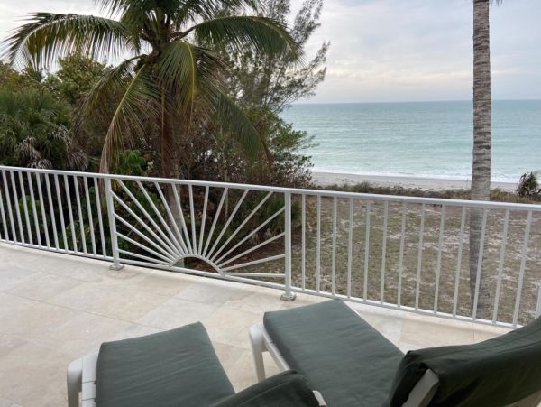 Oceanfront Vacation Home in Manasota Key Sleeps 6