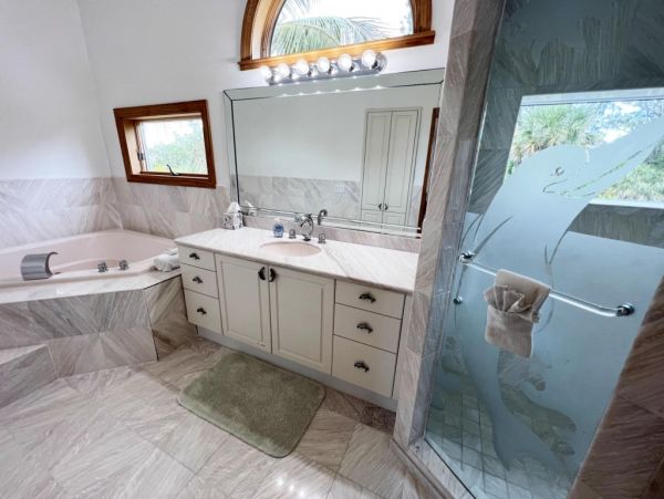 Oceanfront Vacation Home in Manasota Key Sleeps 6