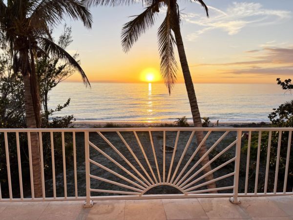 Oceanfront Vacation Home in Manasota Key Sleeps 6