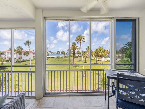 Beachfront Two Bedroom Vacation Rental Longboat Key