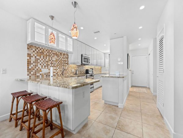 Beachfront Two Bedroom Vacation Rental Longboat Key