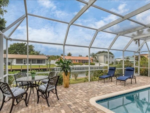 Vacation Rental Home with 3 Bedroom in Longboat Key