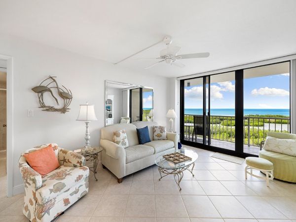 Lovely Vacation Rental with 2 Bedrooms & Ocean Views