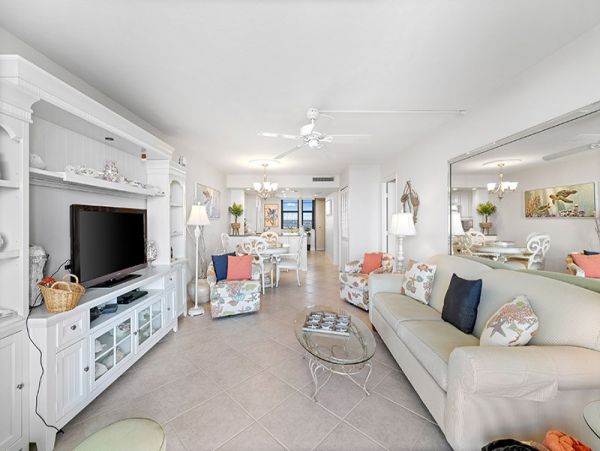 Lovely Vacation Rental with 2 Bedrooms & Ocean Views