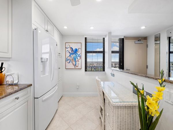 Lovely Vacation Rental with 2 Bedrooms & Ocean Views