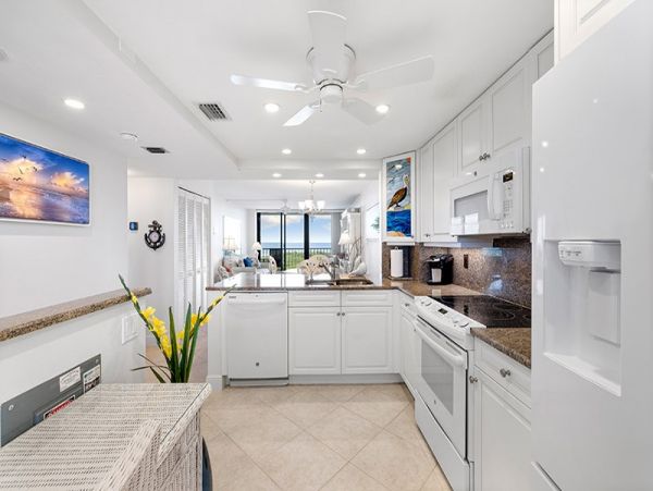 Lovely Vacation Rental with 2 Bedrooms & Ocean Views