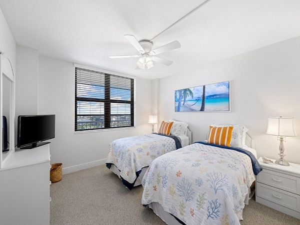 Lovely Vacation Rental with 2 Bedrooms & Ocean Views