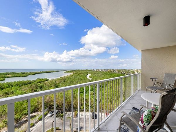 Lovely Vacation Rental with 2 Bedrooms & Ocean Views