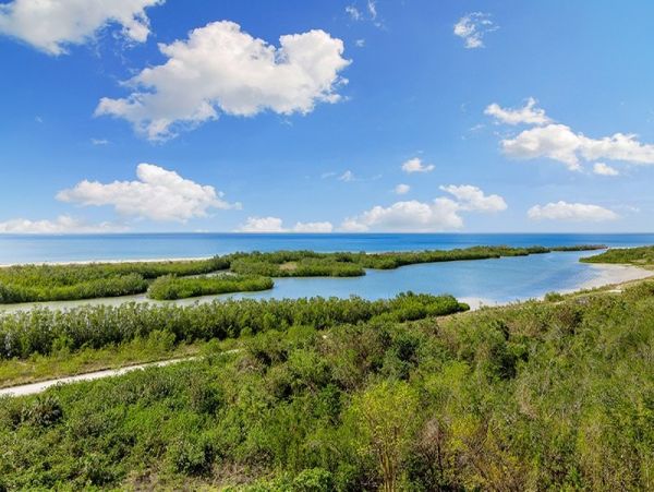 Lovely Vacation Rental with 2 Bedrooms & Ocean Views