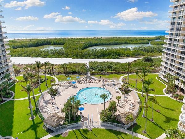 Lovely Vacation Rental with 2 Bedrooms & Ocean Views