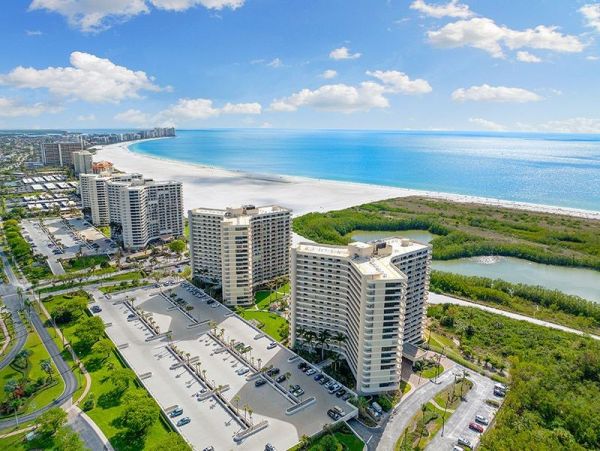Lovely Vacation Rental with 2 Bedrooms & Ocean Views
