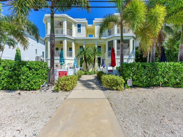Lovely Vacation Rental with 4 Bedrooms & Private Pool