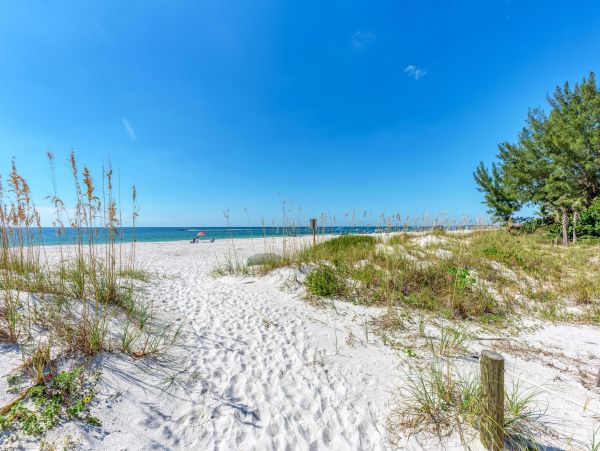 Lovely Vacation Rental with 4 Bedrooms & Private Pool