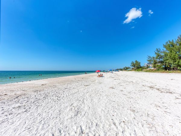Lovely Vacation Rental with 4 Bedrooms & Private Pool
