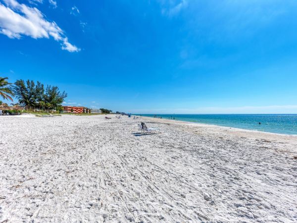Lovely Vacation Rental with 4 Bedrooms & Private Pool