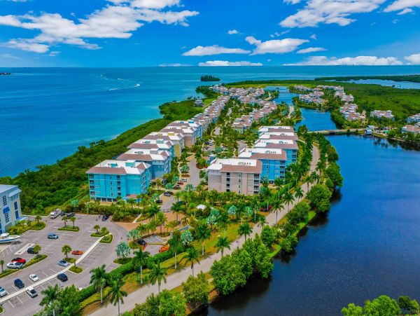 Stylish Bradenton Vacation Condo Three Bedroom