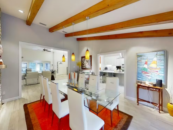 Beautiful 4 Bedroom Rental in Naples with Pool & Sauna