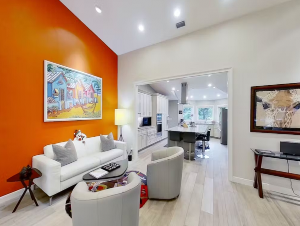 Beautiful 4 Bedroom Rental in Naples with Pool & Sauna