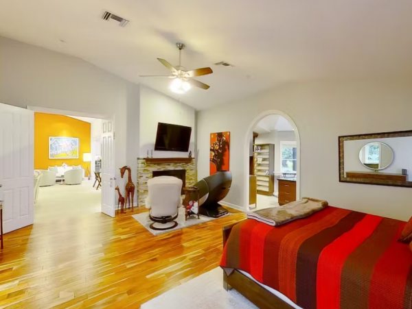 Beautiful 4 Bedroom Rental in Naples with Pool & Sauna