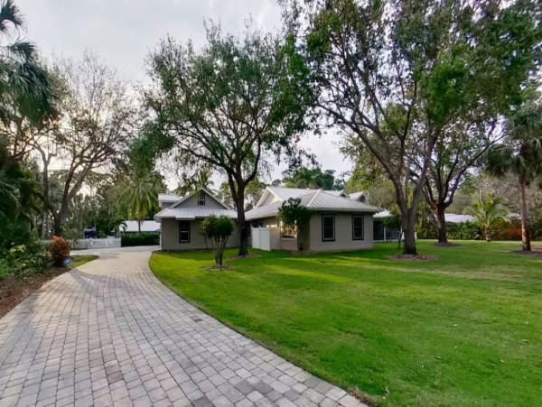 Beautiful 4 Bedroom Rental in Naples with Pool & Sauna