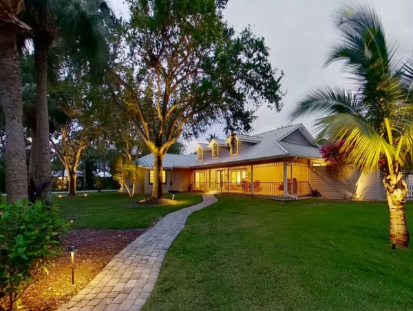 Beautiful 4 Bedroom Rental in Naples with Pool & Sauna