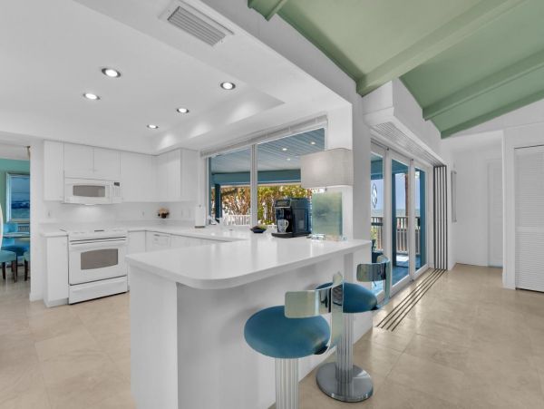 Beachfront Luxury Vacation Home in Naples Sleeps 10