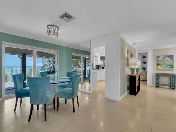 Beachfront Luxury Vacation Home in Naples Sleeps 10
