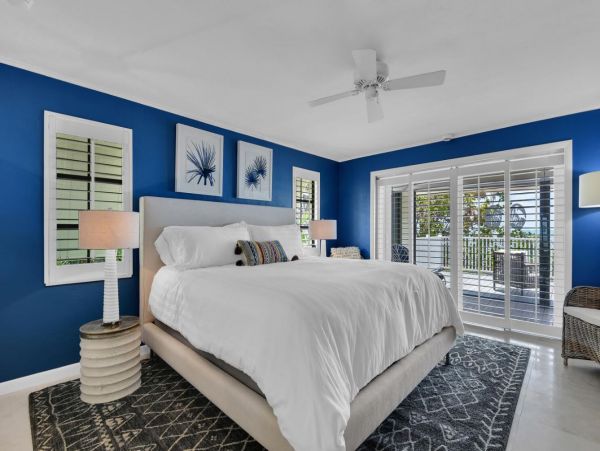 Beachfront Luxury Vacation Home in Naples Sleeps 10