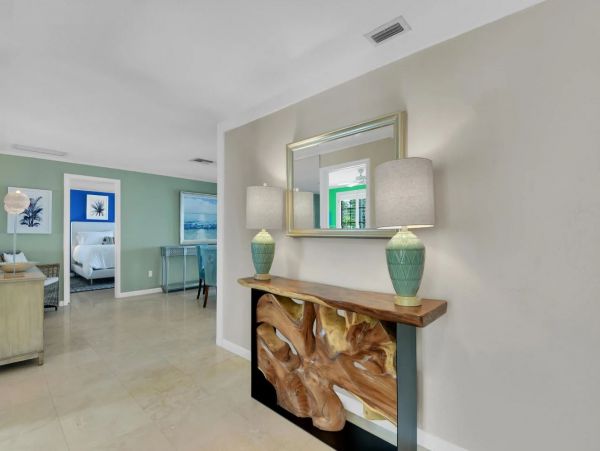Beachfront Luxury Vacation Home in Naples Sleeps 10