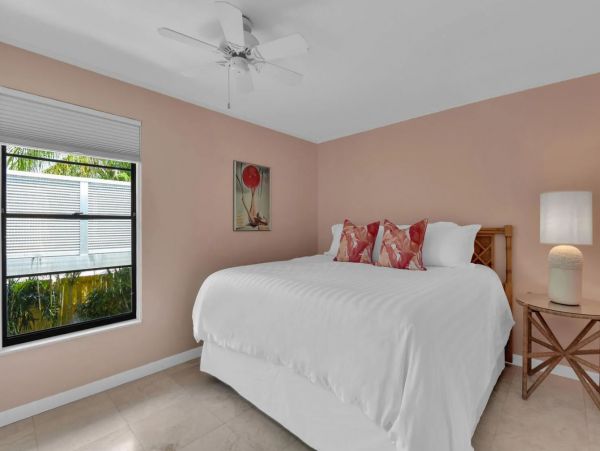 Beachfront Luxury Vacation Home in Naples Sleeps 10
