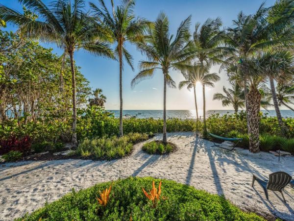 Beachfront Luxury Vacation Home in Naples Sleeps 10
