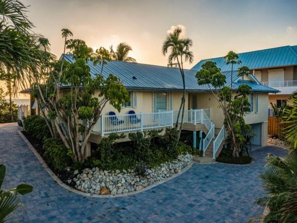 Beachfront Luxury Vacation Home in Naples Sleeps 10