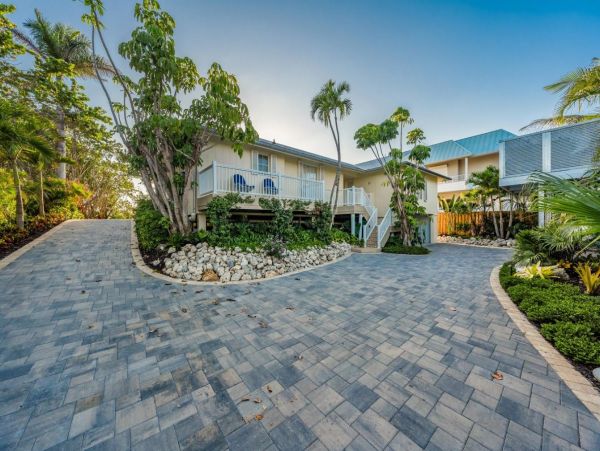 Beachfront Luxury Vacation Home in Naples Sleeps 10