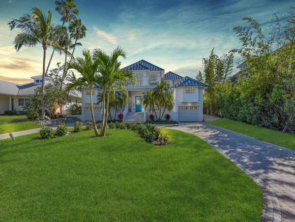 Spacious Naples Vacation Home Five Bedrooms