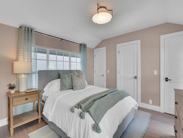 Spacious Naples Vacation Home Five Bedrooms