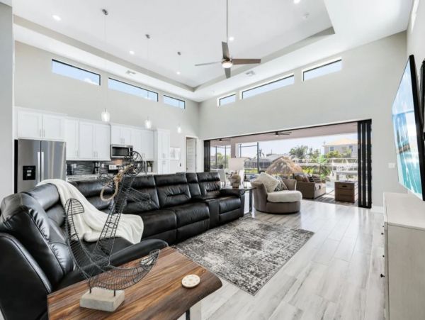 Canal-Front Luxury Vacation Home in Cape Coral Sleeps 9
